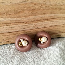 鈕扣專區《羅馬假期》老扣再製作 珍珠 黃銅圓珠 耳針耳環 第1張的照片