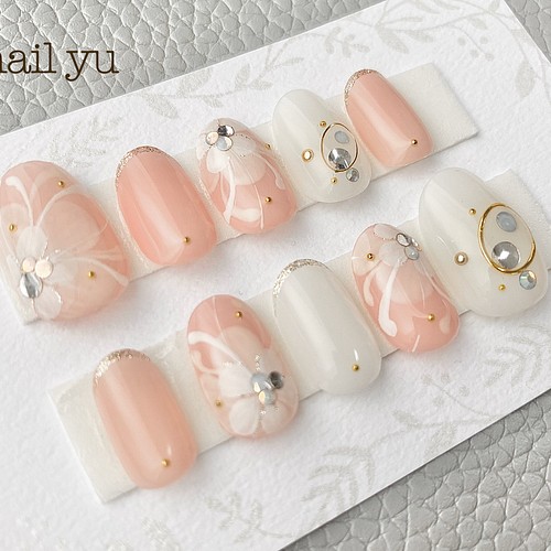 フラワーネイル ピンク 白 ラメ 上品 ブライダル イベント ネイルチップ ネイルシール Nail Yu 通販 Creema クリーマ ハンドメイド 手作り クラフト作品の販売サイト