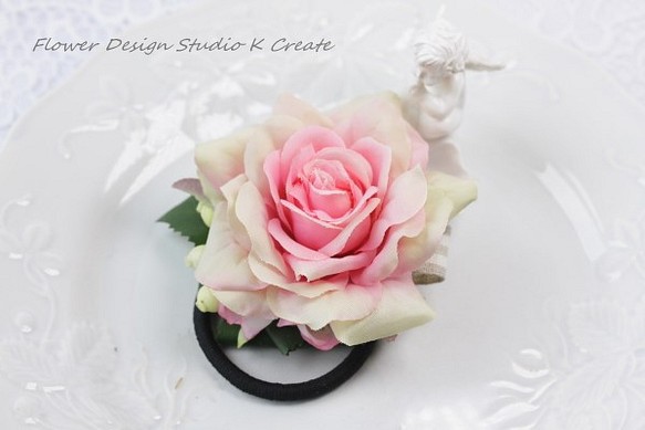 ロマンテックピンクの薔薇のヘアゴム 1枚目の画像