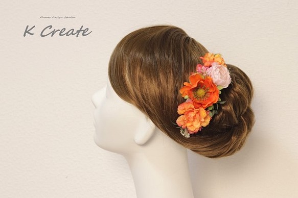 オレンジ色のアネモネや薔薇のコーム （150mm幅） 髪飾り　ウェディング　ブライダル　お色直し　髪飾り　ヘッドドレス 1枚目の画像