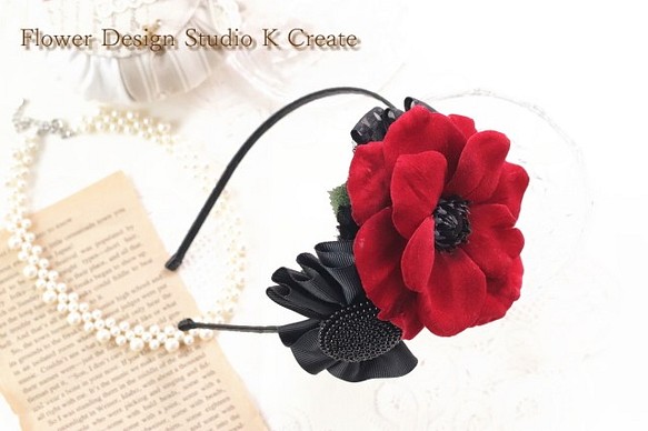 赤いアネモネと黒いリボンのカチューシャ レッド　髪飾り　発表会　リボン　ヘッドドレス　造花　ロリータ 1枚目の画像