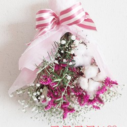 かすみ草とピンクのスターチスの ふんわりクリスマススワッグ♡ 1枚目の画像
