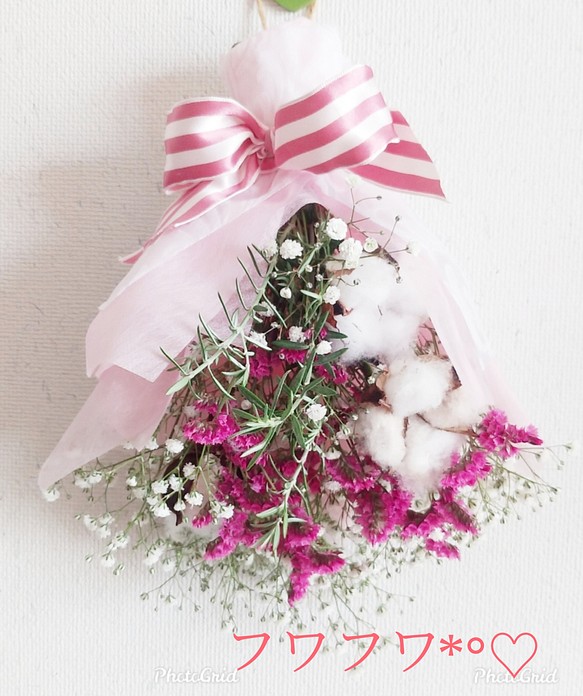 かすみ草とピンクのスターチスの ふんわりクリスマススワッグ♡ 1枚目の画像