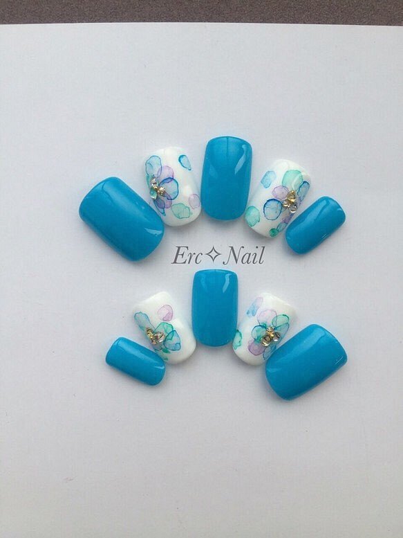 ブルー系たらしこみネイル 水彩画ネイル ネイルチップ ネイルシール Erc Nail 通販 Creema クリーマ ハンドメイド 手作り クラフト作品の販売サイト