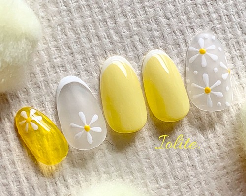 季 .30 　　レモンイエロー 花 透明感 フレンチ 黄色 フラワー 春 春ネイル 夏 夏ネイル ネイルチップ つけ爪