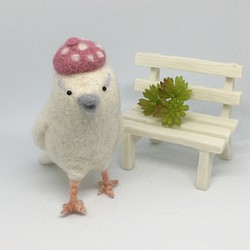 羊毛フェルト　帽子鳥（ピンク水玉ベレー帽） 1枚目の画像