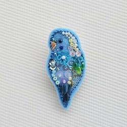 ビーズ刺繍のブローチ《青い鳥》 1枚目の画像
