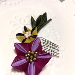 つまみ細工 髪飾り 桔梗のミニコーム（紫） 1枚目の画像