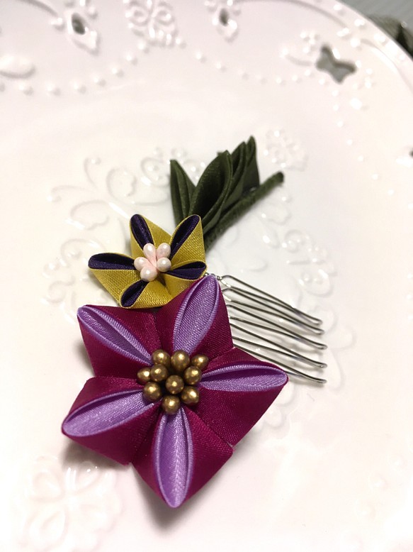 つまみ細工 髪飾り 桔梗のミニコーム（紫） 1枚目の画像