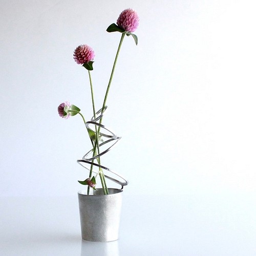 HOOP（TAKAKU）：花器（花瓶・錫・曲がる・延命効果錫・結婚祝い・錫婚 