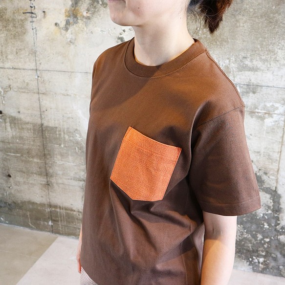 胸ポケット付　柿色オレンジ×ブラウン　ユニセックス　半袖Ｔシャツ 1枚目の画像