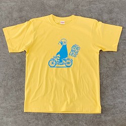 【Mサイズ数量&色限定SALE】新作WEEK2021　くまさんバイクに乗って旅に出る　ミニオンカラー　半袖Tシャツ 1枚目の画像