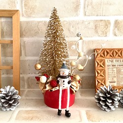 スノーマンとゴールドミニツリーのクリスマスオブジェ◇高さ21センチ◇ドライフラワー 1枚目の画像