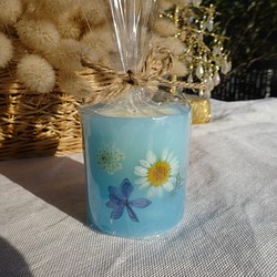 押し花ミニミニキャンドル(ノースポールと青い紫陽花)プルメリアの香り 1枚目の画像
