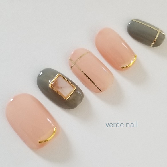 大人シンプル ピンクベージュ グレー ネイル ネイルチップ ネイルシール Verde Nail 通販 Creema クリーマ ハンドメイド 手作り クラフト作品の販売サイト