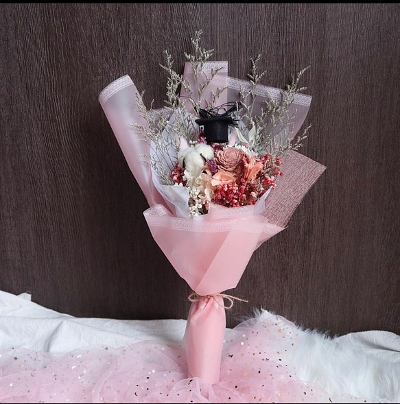 畢業季乾燥花中花束-嫣紅、藕粉（色系可客製化） 第1張的照片
