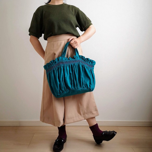 waka様専用　スモッキング刺繍の大きなトートバッグ ｰCARRYiN peekokgreenｰ 1枚目の画像