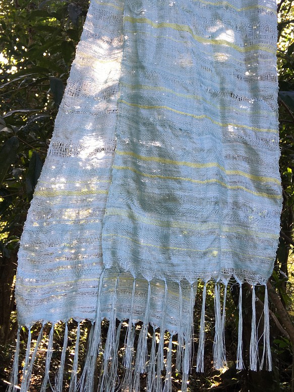 芽映-草木染め手織りシルクストール<29cm幅長さ短め>クサギの水色にノニンジンの黄緑 1枚目の画像