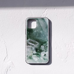 No. 019 鉱物原石 iPhone スマホケース Green Phantom Quartz 【強化ガラス製】 1枚目の画像