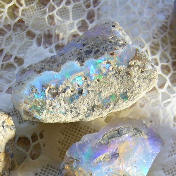 天然鉱物 オパール 母岩付き 原石 エチオピア産 天然 原石 遊色