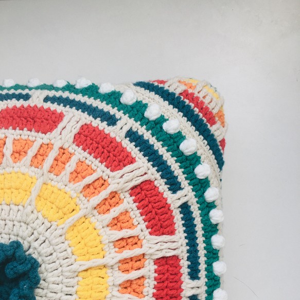 家庭用枕のための30かぎ針編みの厚い編まれた正方形の虹の枕 1枚目の画像