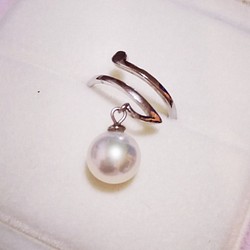 925純銀珍珠吊掛珍珠戒指 第1張的照片