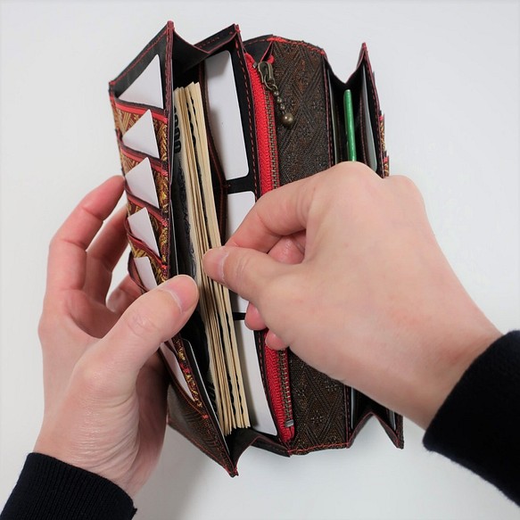 (受注生産)【玉-gyoku-】畳の縁の長財布 十二単の襟元 黒赤 26カード 本革 入金から約３週間で発送 6枚目の画像