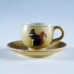 松鼠浮雕杯子和碟子 第1張的照片