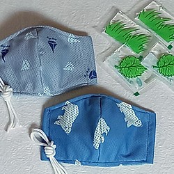 セール‼️　夏マスクはじめました。　保冷剤ポケット付き　幼児用クール立体型マスク2枚と保冷剤4つセット　洗濯可 1枚目の画像