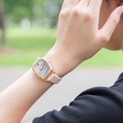 新作【マーブルデザインがかわいいスクエア腕時計】腕時計 ピンク レディース レザー ベルト交換可能 1枚目の画像