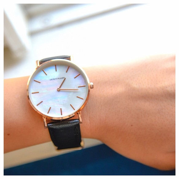 パールホワイトが可愛い 腕時計 シンプル ブラック レディース レザー 母の日ファッション 腕時計 Upp 通販 Creema クリーマ ハンドメイド 手作り クラフト作品の販売サイト