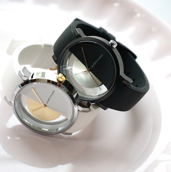 ２個ペア価格 スケルトンデザインがおしゃれ 腕時計 ブラック ホワイト レディース メンズ ペア 腕時計 Upp 通販 Creema クリーマ ハンドメイド 手作り クラフト作品の販売サイト