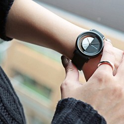 【スケルトンデザインがおしゃれ】腕時計 ブラック レディース メンズ　ラバーベルト ペア 1枚目の画像