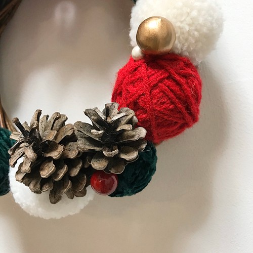 ポンポン毛糸のクリスマスリース フラワー・リース ヌノイロ 通販 