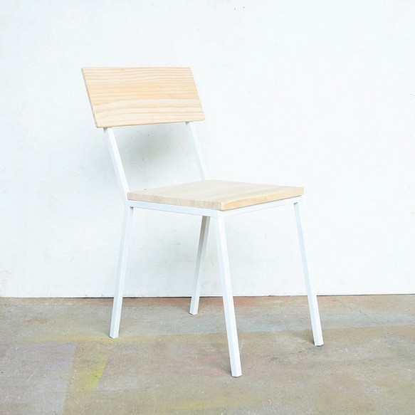 color steel chair white 1枚目の画像