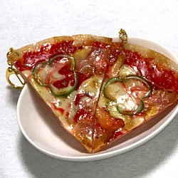 【純喫茶くりいま】ピザのキーホルダー　食品サンプル　27ｇ 1枚目の画像