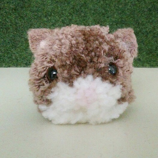 動物ポンポンブローチ ねこ 毛糸 ブローチ おすかる 通販 Creema クリーマ ハンドメイド 手作り クラフト作品の販売サイト