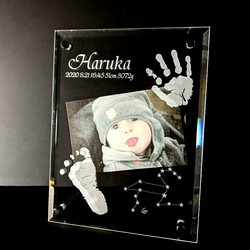 ＜３個セット・送料無料＞赤ちゃんの手形・足形＆星座のエッチングフォトフレーム（ガラス製・サンドウィッチタイプ） 1枚目の画像