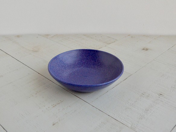 《ブルー器》鉢皿　Φ9.1cm（コバルト／ピンク結晶）［B-02] 1枚目の画像