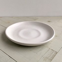 《白マット器》リム・皿　Φ15.4cm（白マット釉／貫入）［W-14] 1枚目の画像
