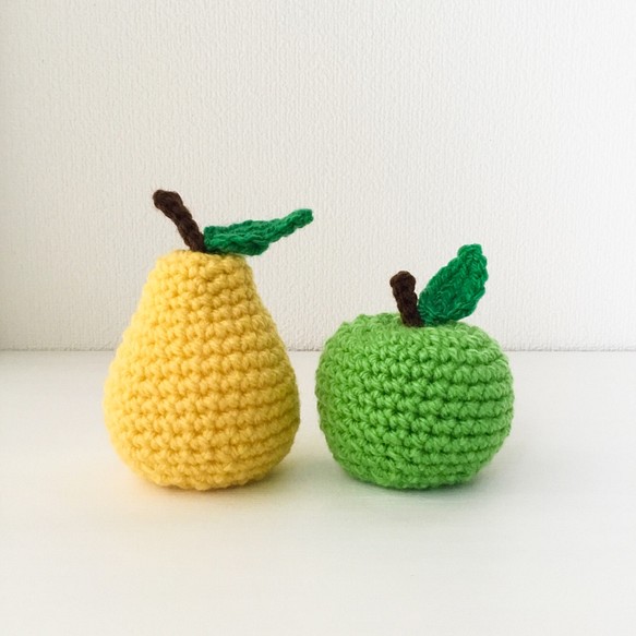 林檎と洋梨の編みぐるみ 1枚目の画像