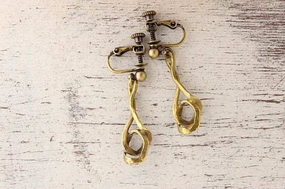 簡約款 莫比烏斯環意象夾式耳環（黃銅款） 第1張的照片