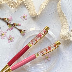 桜の花びら入りハーバリウムボールペン･替芯1本付♡ 1枚目の画像