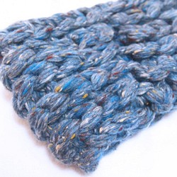 イタリア製毛糸 チャンキーツイード 首すっぽり手編みスヌード 雲がかった薄青色のクラウドブルー 1枚目の画像