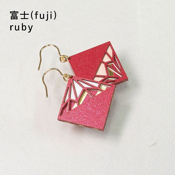 金箔/紙耳環“富士”紅寶石 第1張的照片