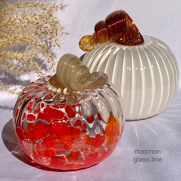 ２つの秋かぼちゃ 吹きガラスのインテリア 立体 オブジェ Masmon Glass Line 通販 Creema クリーマ ハンドメイド 手作り クラフト作品の販売サイト