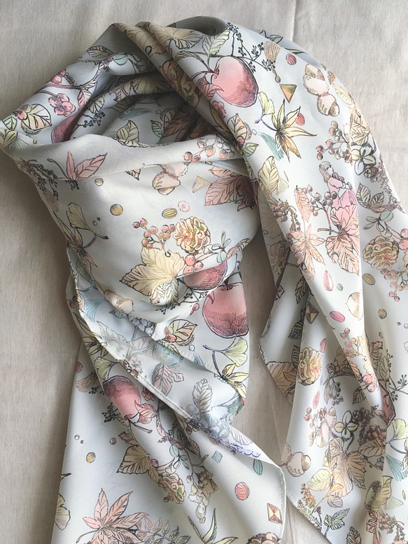 秋模様のスカーフ シルクアピア 新品 本物 人気提案 当店在庫だから安心