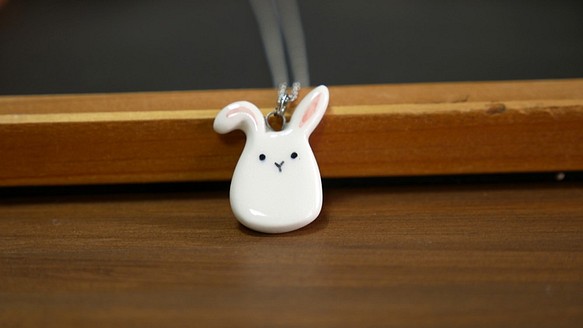 小白兔--項鍊 第1張的照片