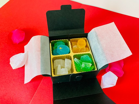 食べる宝石　キラキラ　虹色のカケラ　琥珀糖 (箱) 1枚目の画像