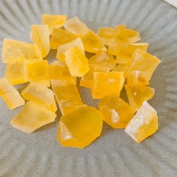食べる宝石　橙色のカケラ　ほんのりオレンジ味の琥珀糖(ガラス瓶) 1枚目の画像